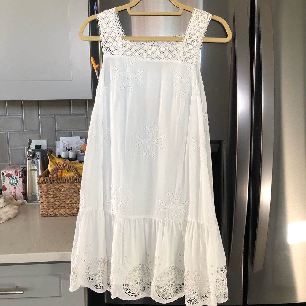 White dress - Picture 1 of 1